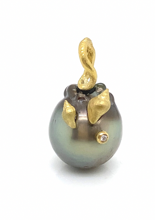 Gold Seashell Tahitian Pearl Pendant